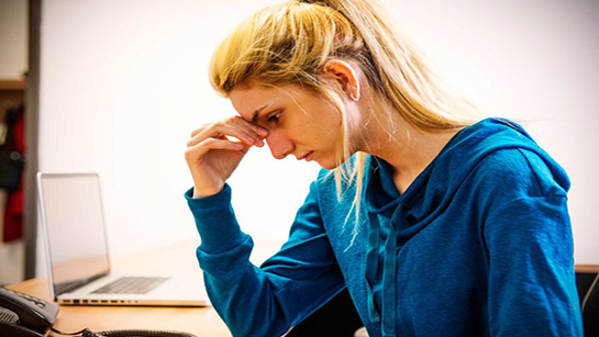 اختلال عاطفی فصلی: نشانه ها و روش های درمان Seasonal Affective Disorder (SAD)